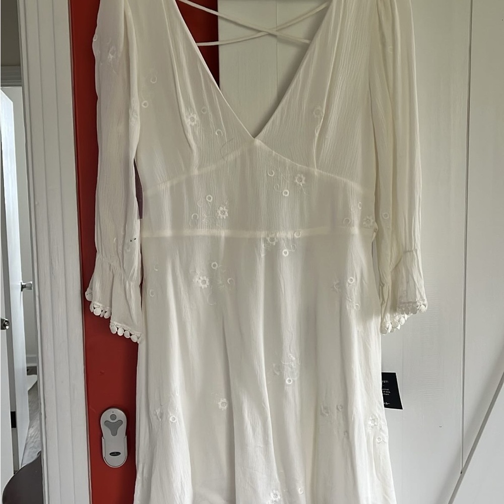 Elegant White Dress with Floral Embroidery